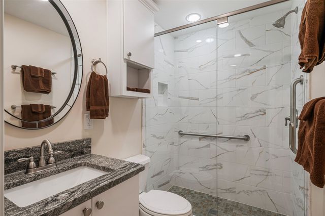 2153 WOOD CREEK DR, Germantown, TN 38138