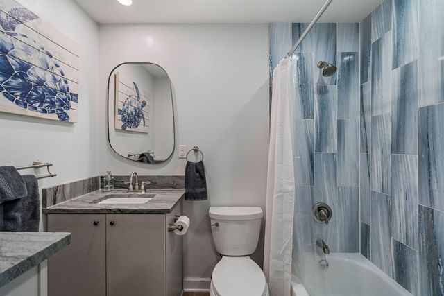 2153 WOOD CREEK DR, Germantown, TN 38138