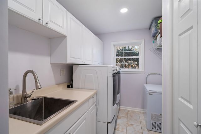 2153 WOOD CREEK DR, Germantown, TN 38138