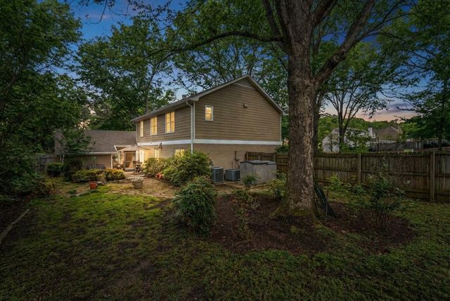 2153 WOOD CREEK DR, Germantown, TN 38138