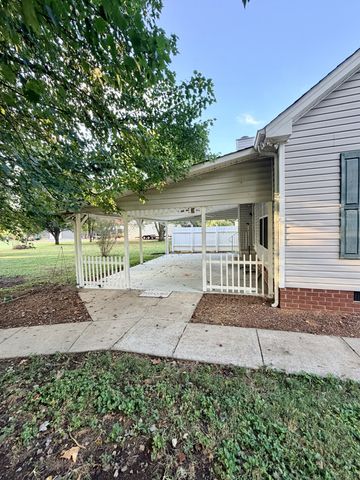 759 Rock Springs Rd, Castalian Springs, TN 37031