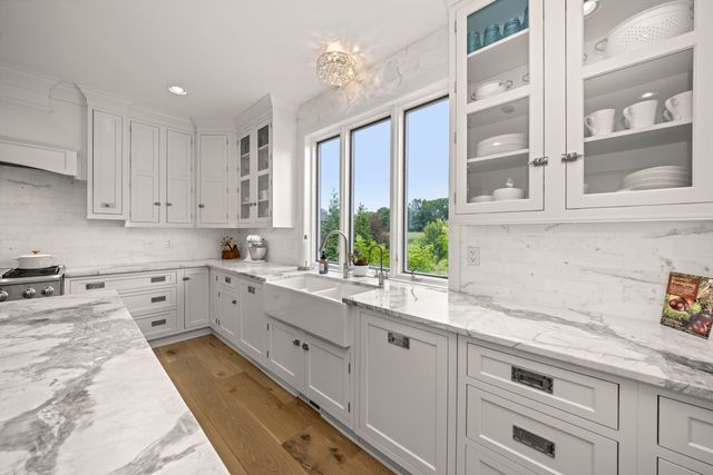 2760 N Territorial Road W, Ann Arbor, MI 48105