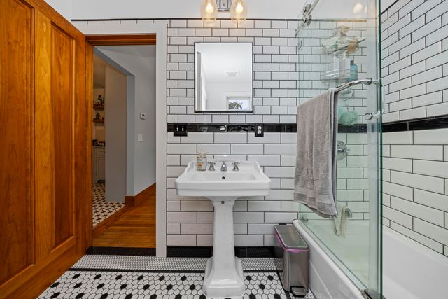 2760 N Territorial Road W, Ann Arbor, MI 48105