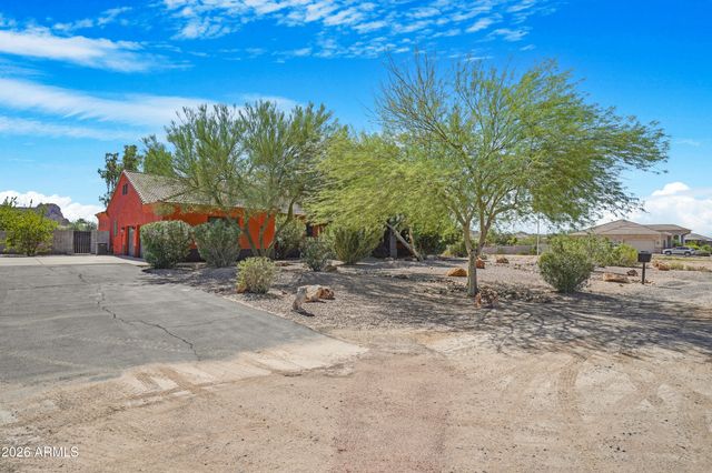 661 W RHEA Road, San Tan Valley, AZ 85143