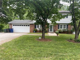 157 Peace Haven N Road, Winston-salem, NC 27104