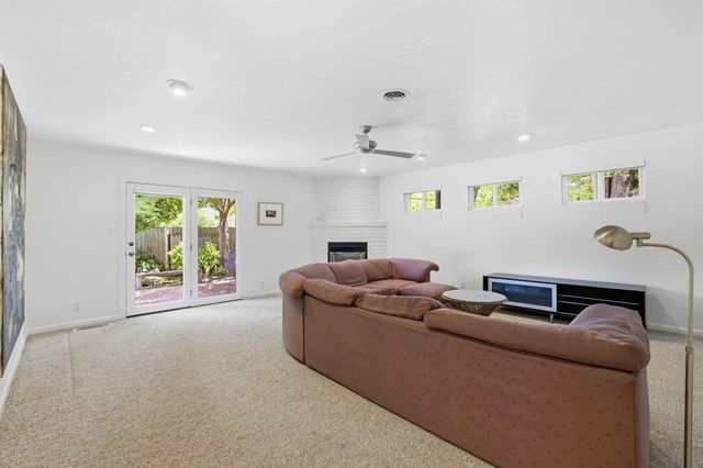 800 Piedmont Dr, Sacramento, CA 95822