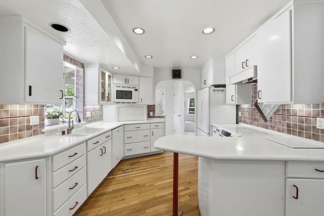 800 Piedmont Dr, Sacramento, CA 95822