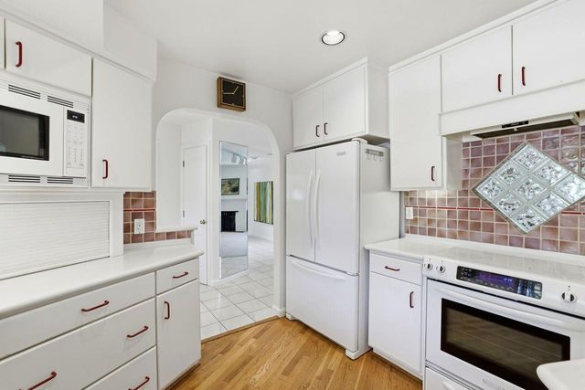 800 Piedmont Dr, Sacramento, CA 95822