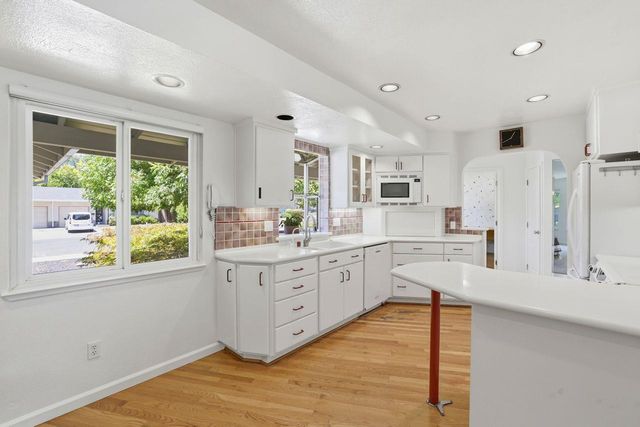 800 Piedmont Dr, Sacramento, CA 95822