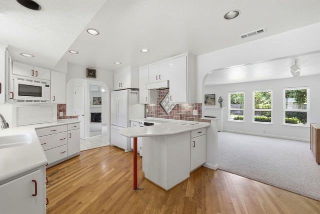 800 Piedmont Dr, Sacramento, CA 95822