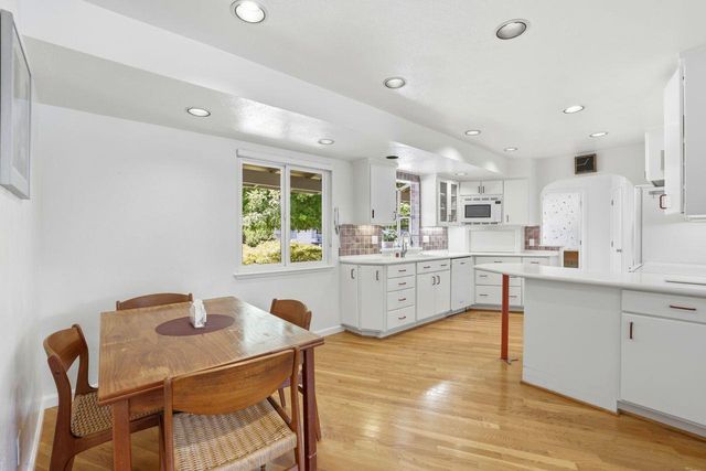 800 Piedmont Dr, Sacramento, CA 95822