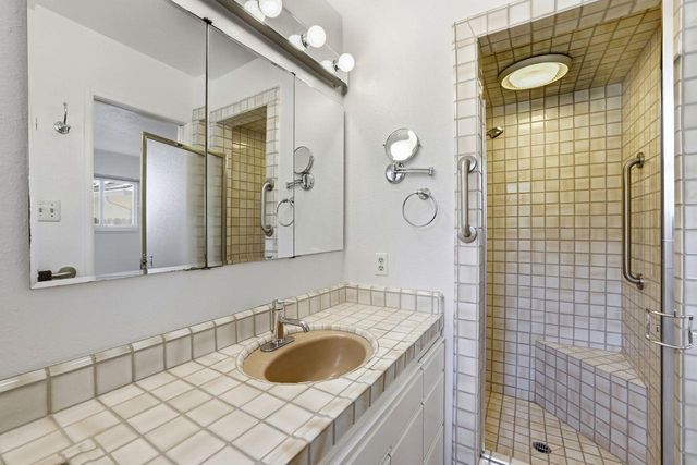 800 Piedmont Dr, Sacramento, CA 95822