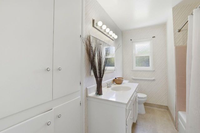 800 Piedmont Dr, Sacramento, CA 95822