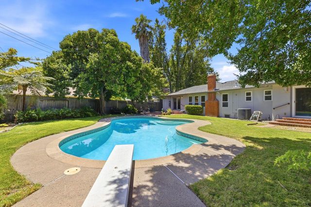 800 Piedmont Dr, Sacramento, CA 95822