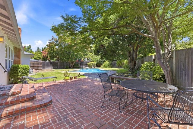 800 Piedmont Dr, Sacramento, CA 95822