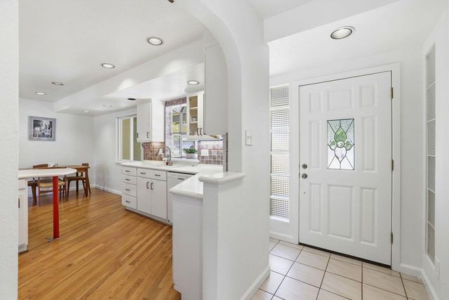 800 Piedmont Dr, Sacramento, CA 95822
