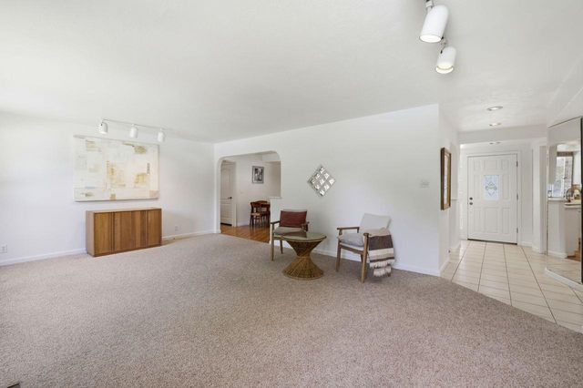 800 Piedmont Dr, Sacramento, CA 95822