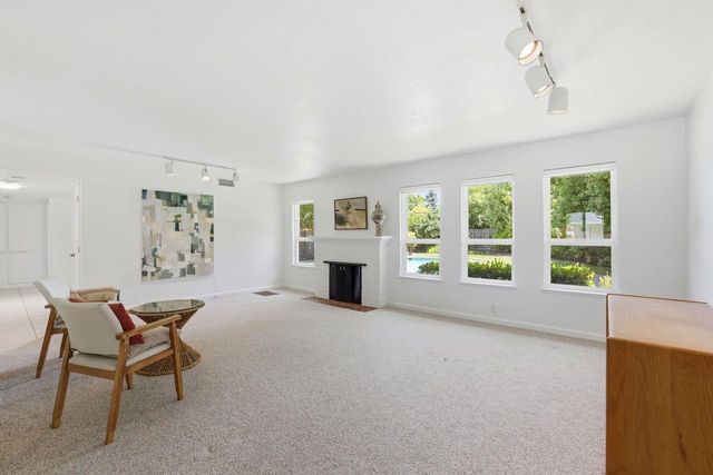800 Piedmont Dr, Sacramento, CA 95822