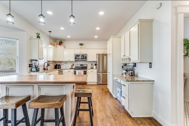 823 S Surrey Lane, Maize, KS 67101