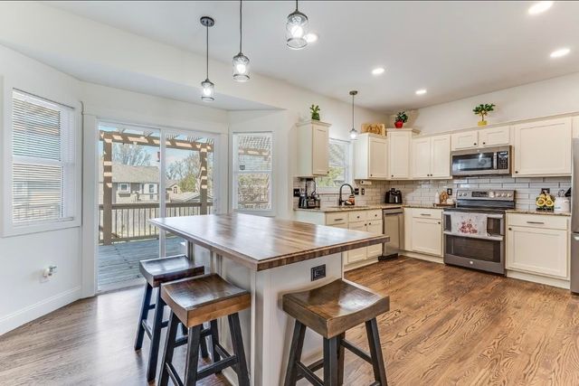 823 S Surrey Lane, Maize, KS 67101