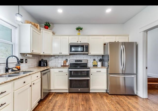 823 S Surrey Lane, Maize, KS 67101