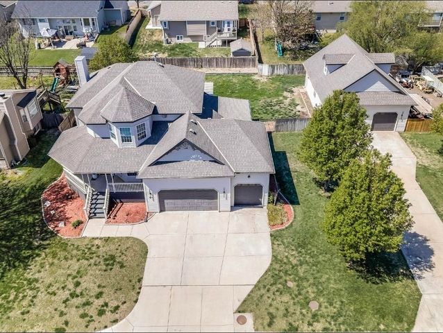823 S Surrey Lane, Maize, KS 67101