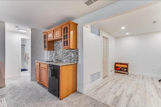 823 S Surrey Lane, Maize, KS 67101