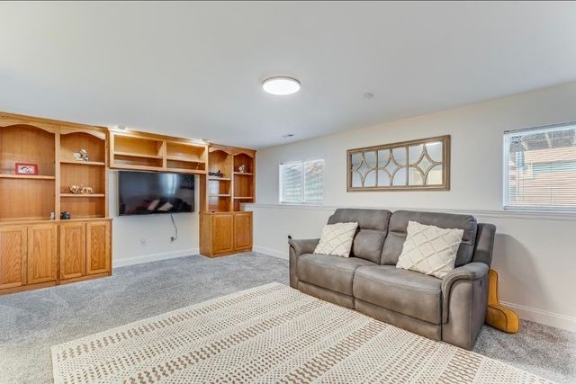823 S Surrey Lane, Maize, KS 67101