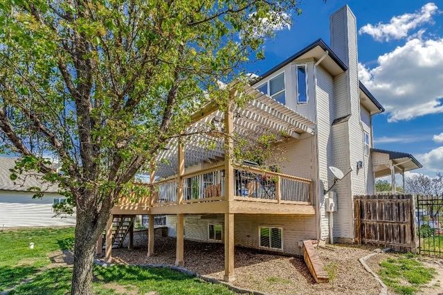 823 S Surrey Lane, Maize, KS 67101