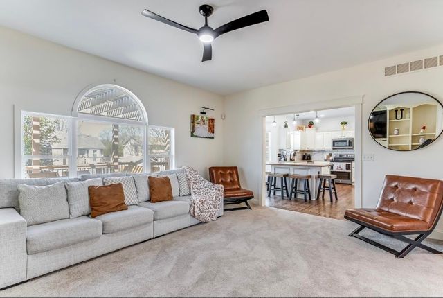823 S Surrey Lane, Maize, KS 67101