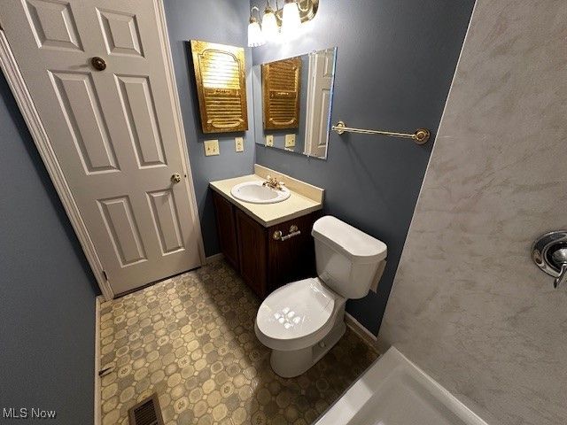 122 Bayberry Lane, Bedford, OH 44146