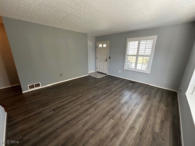 122 Bayberry Lane, Bedford, OH 44146