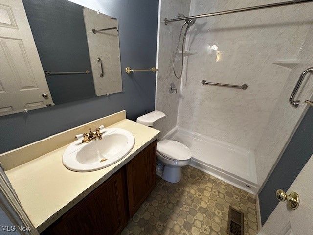 122 Bayberry Lane, Bedford, OH 44146