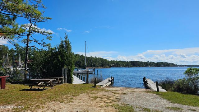 100 Arnetta Way N, Oriental, NC 28571