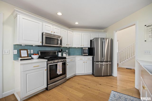 3903 W HEARTHWOOD Drive, Dunlap, IL 61525