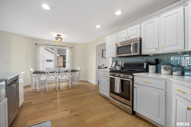 3903 W HEARTHWOOD Drive, Dunlap, IL 61525