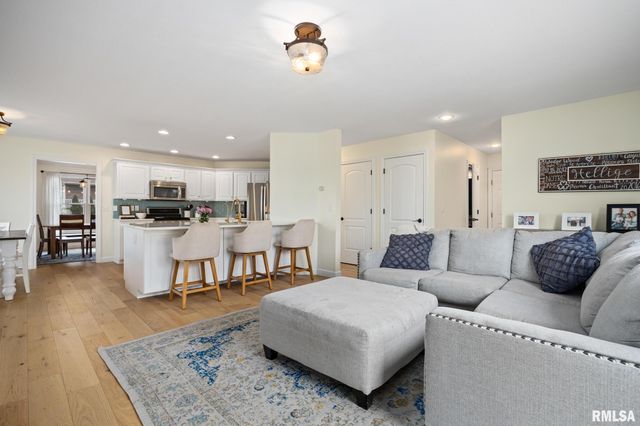 3903 W HEARTHWOOD Drive, Dunlap, IL 61525