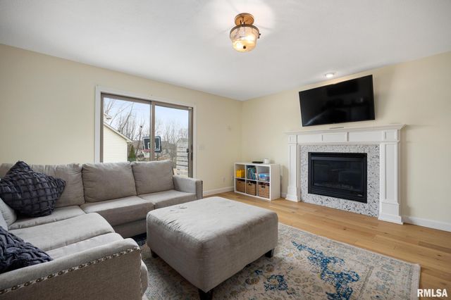 3903 W HEARTHWOOD Drive, Dunlap, IL 61525