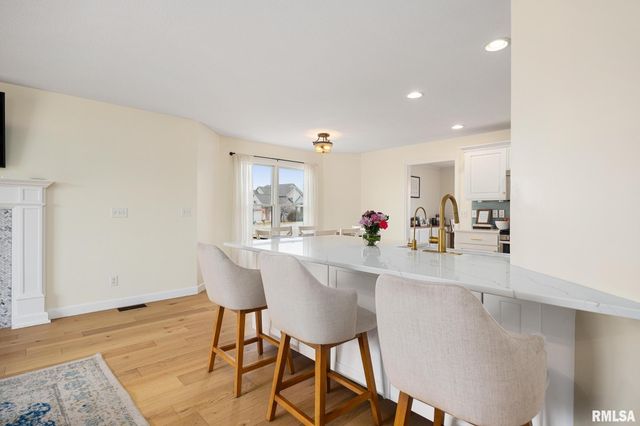 3903 W HEARTHWOOD Drive, Dunlap, IL 61525