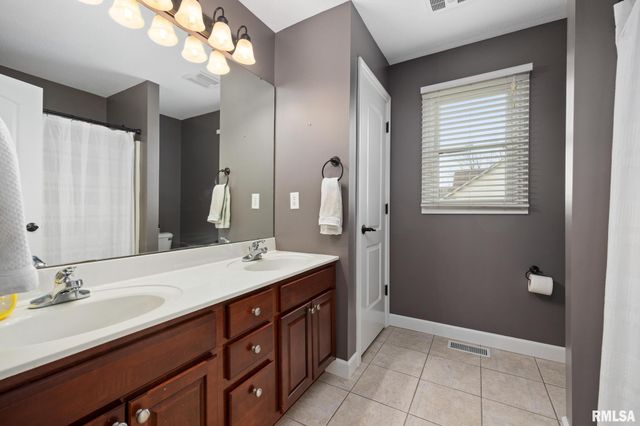 3903 W HEARTHWOOD Drive, Dunlap, IL 61525