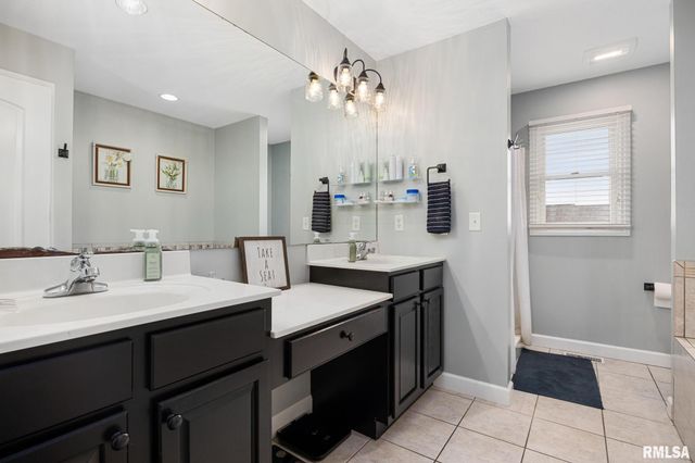 3903 W HEARTHWOOD Drive, Dunlap, IL 61525