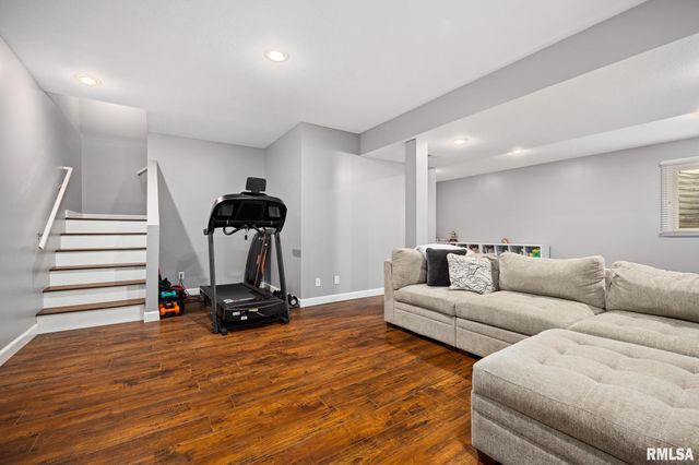 3903 W HEARTHWOOD Drive, Dunlap, IL 61525