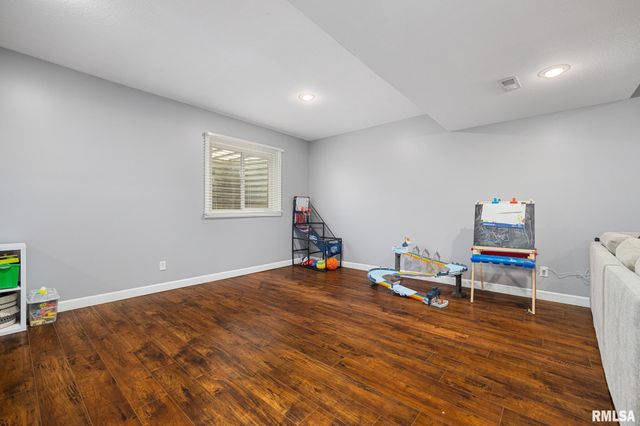 3903 W HEARTHWOOD Drive, Dunlap, IL 61525