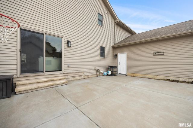 3903 W HEARTHWOOD Drive, Dunlap, IL 61525