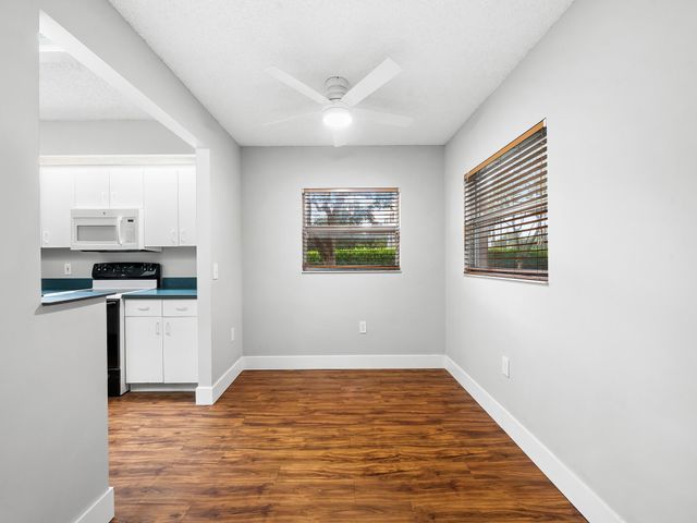 550 SW 137 Avenue L114, Pembroke Pines, FL 33027