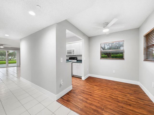 550 SW 137 Avenue L114, Pembroke Pines, FL 33027
