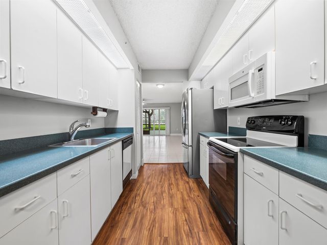 550 SW 137 Avenue L114, Pembroke Pines, FL 33027