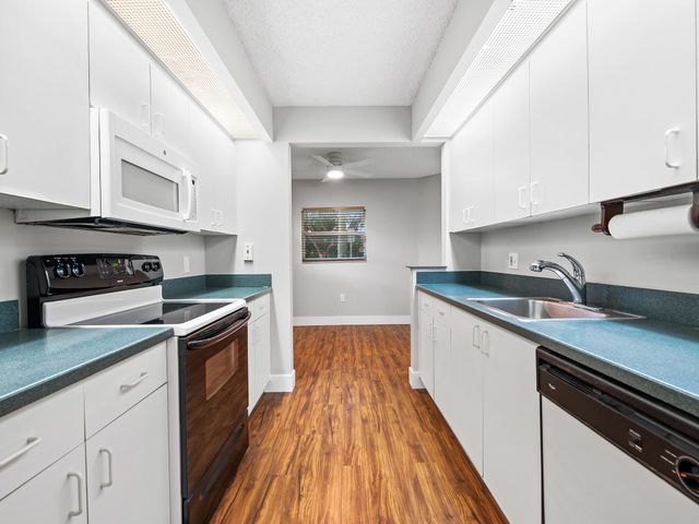 550 SW 137 Avenue L114, Pembroke Pines, FL 33027