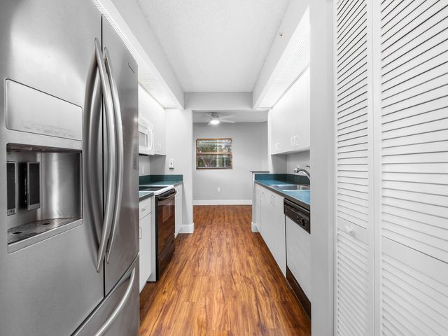 550 SW 137 Avenue L114, Pembroke Pines, FL 33027