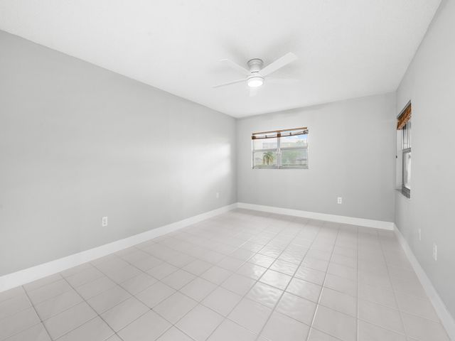 550 SW 137 Avenue L114, Pembroke Pines, FL 33027